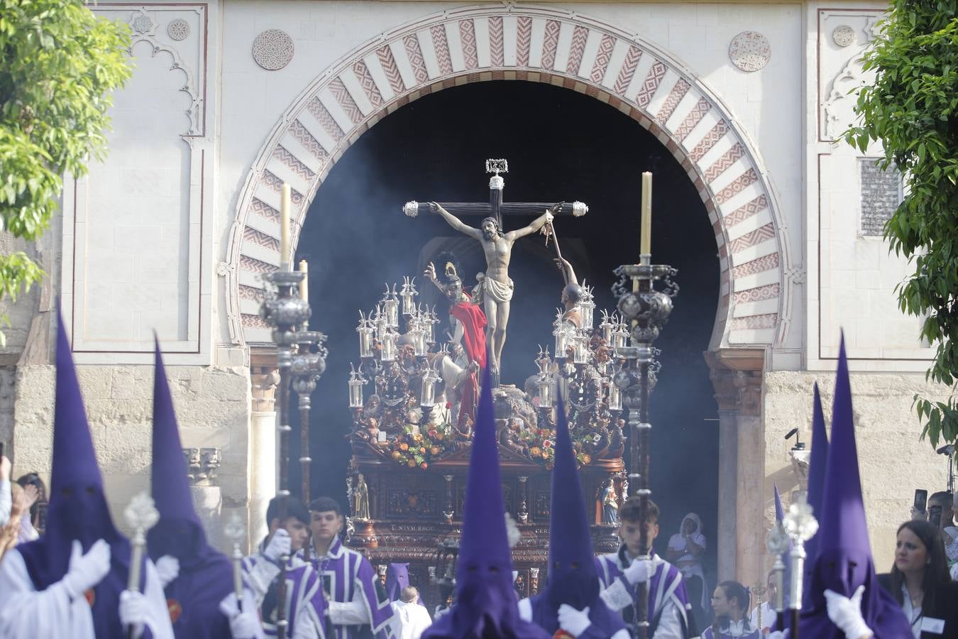 De Córdoba al Naranjo, la vibrante procesión de La Agonía, en imágenes