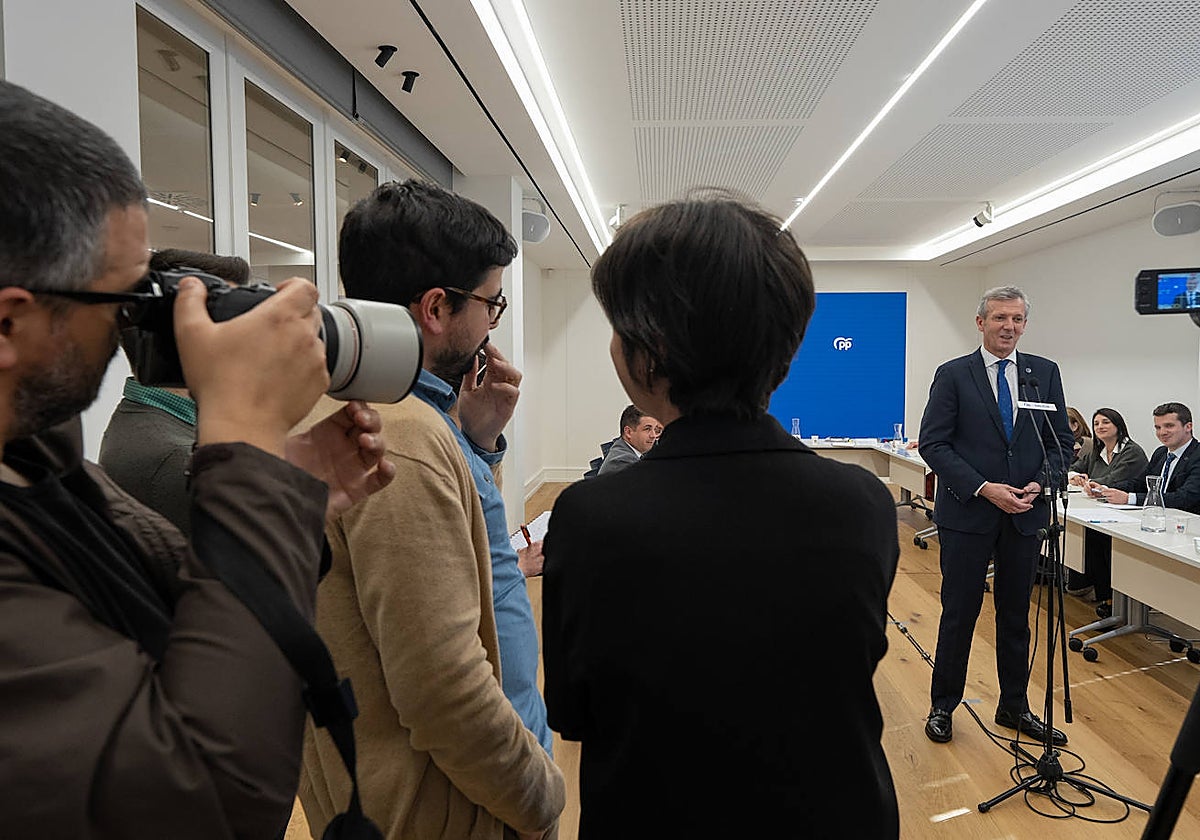 Rueda, este martes ante la prensa, antes de reunir al comité de dirección del PPdeG