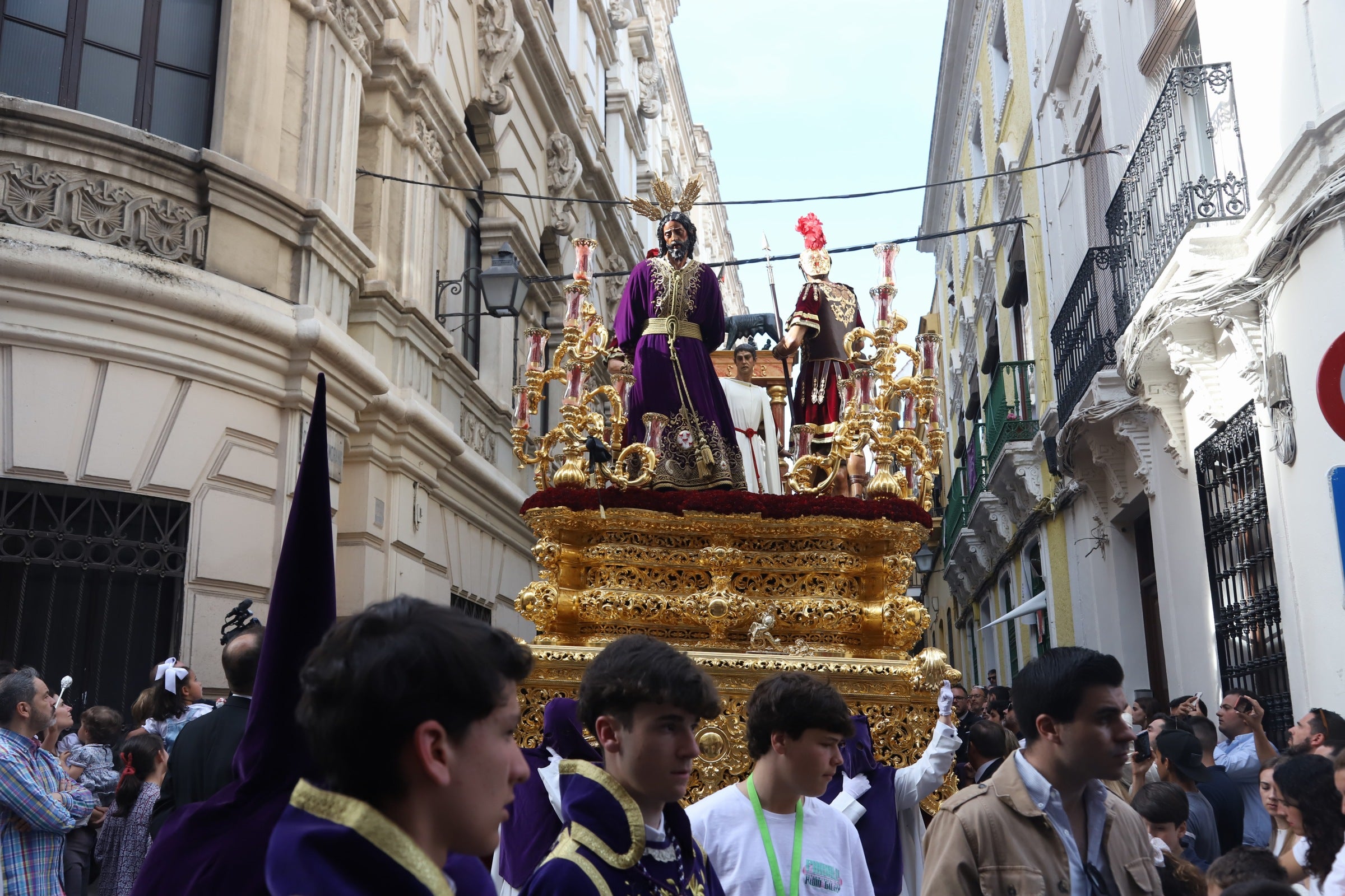 El clacisismo del Císter en la multitud de Capuchinos por el Martes Santo de Córdoba