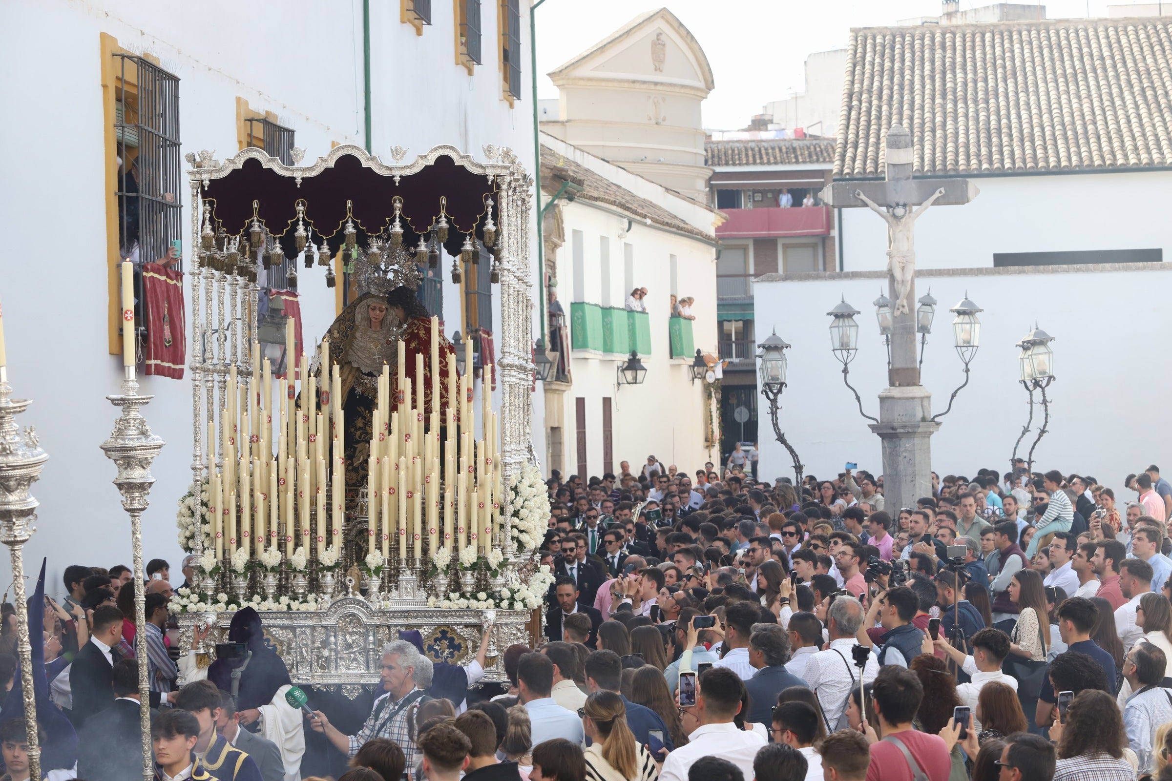 El clacisismo del Císter en la multitud de Capuchinos por el Martes Santo de Córdoba