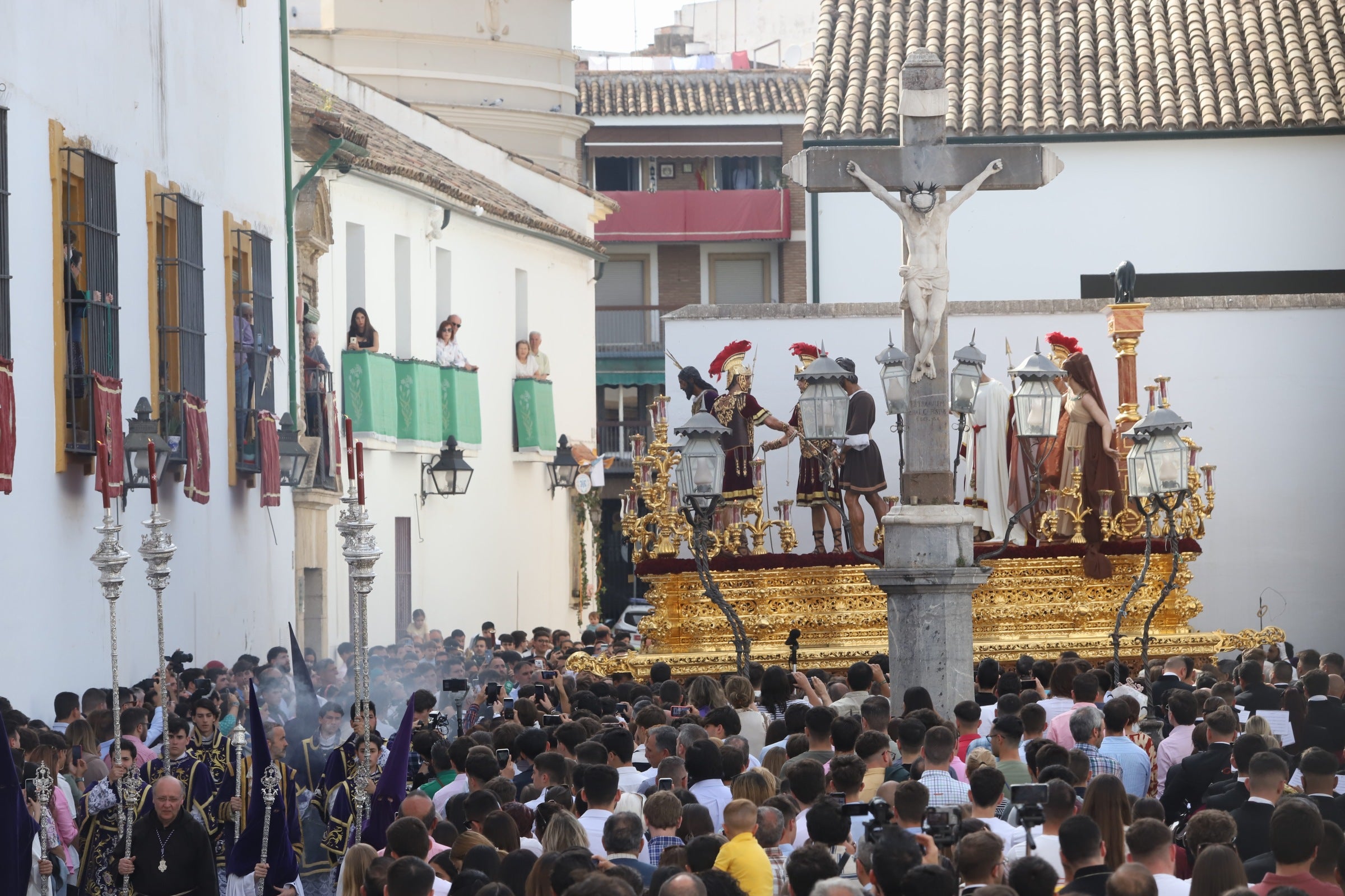 El clacisismo del Císter en la multitud de Capuchinos por el Martes Santo de Córdoba