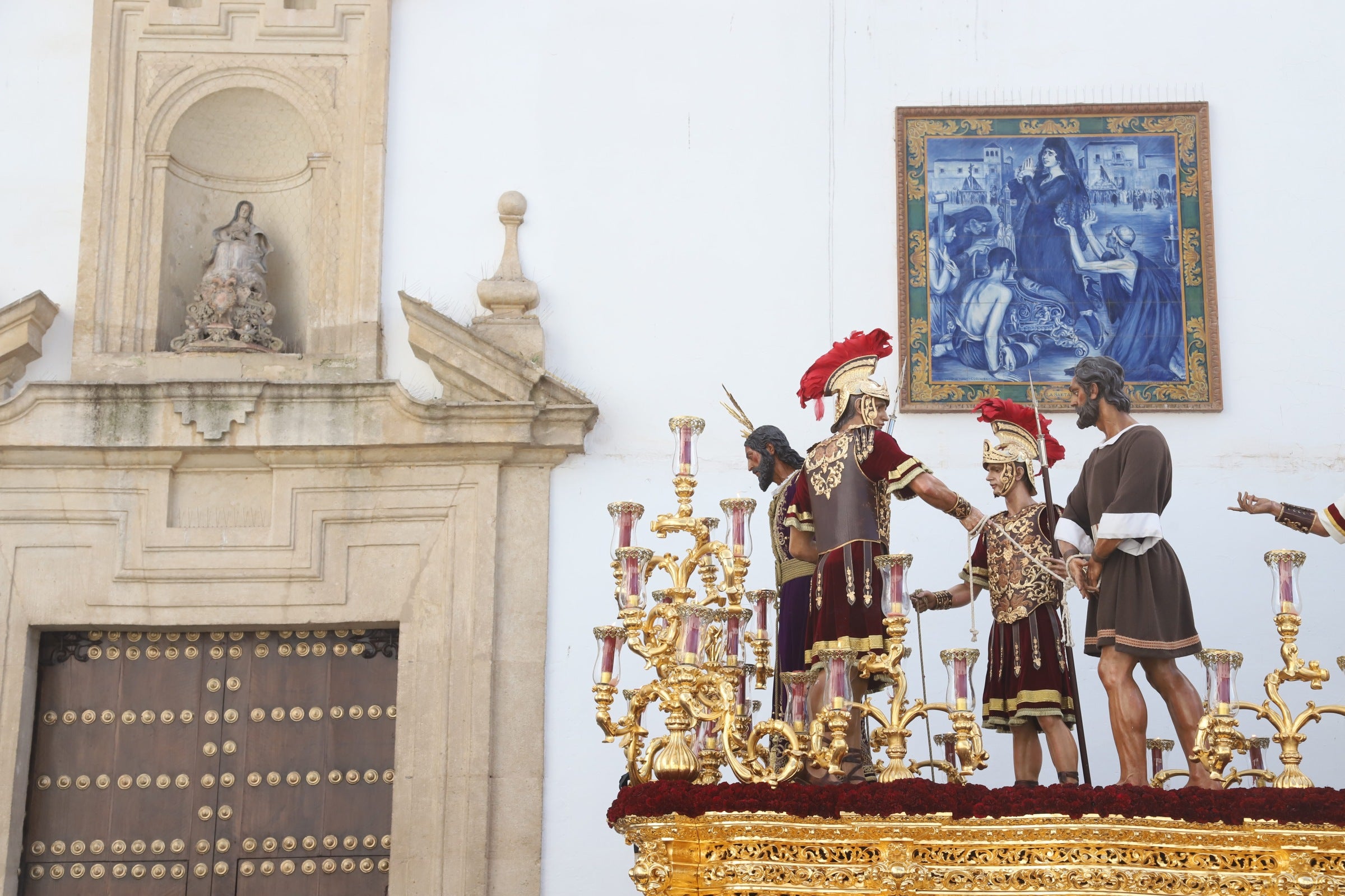 El clacisismo del Císter en la multitud de Capuchinos por el Martes Santo de Córdoba