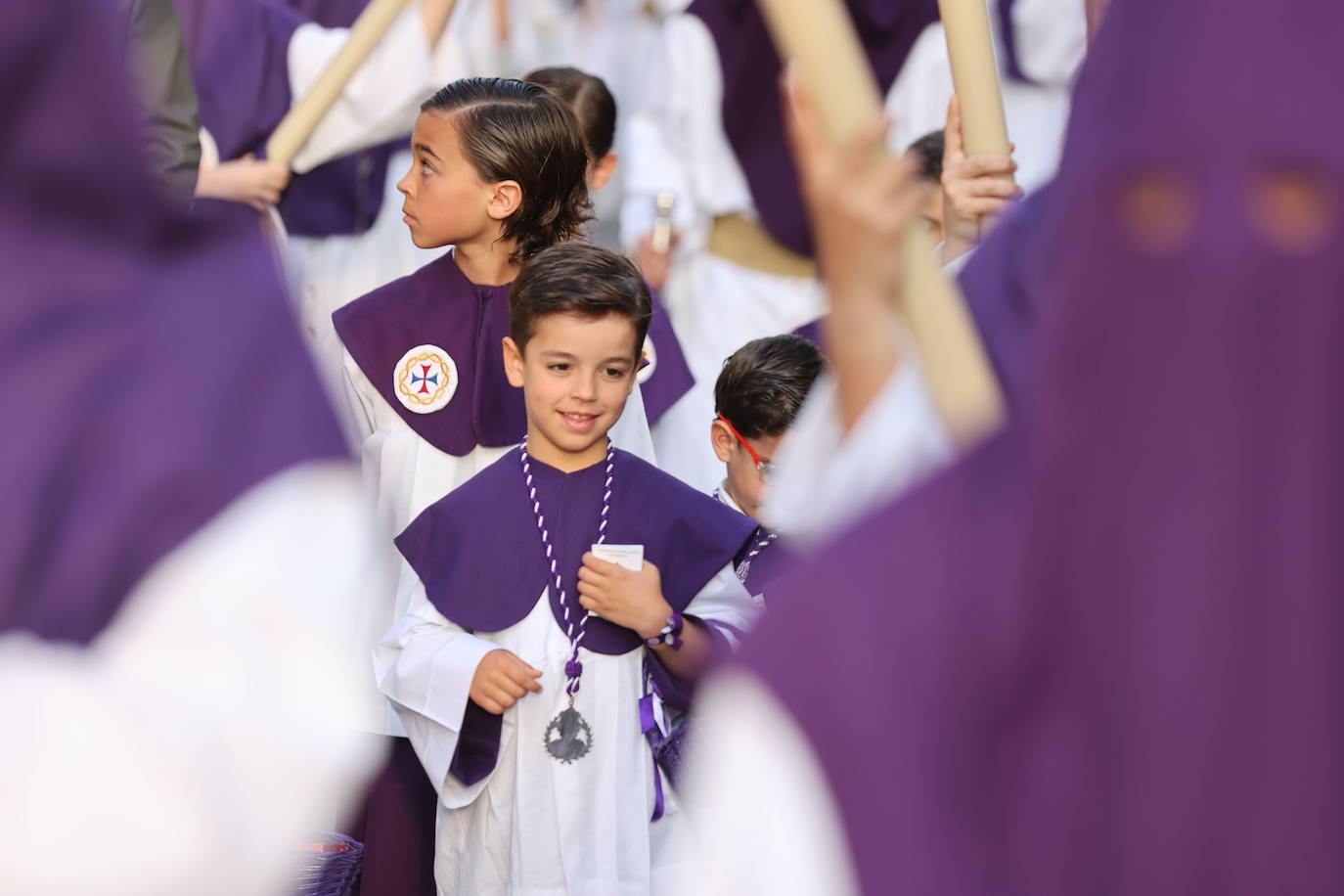 Imágenes | La pletórica Santa Faz camina con orgullo desde la Trinidad en el Martes Santo de Córdoba