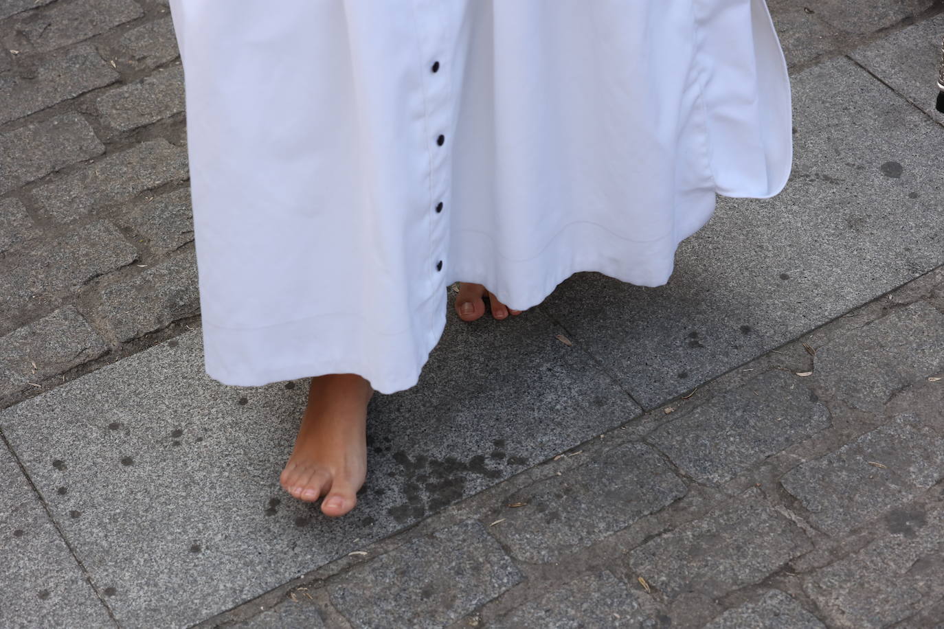 Imágenes | La pletórica Santa Faz camina con orgullo desde la Trinidad en el Martes Santo de Córdoba
