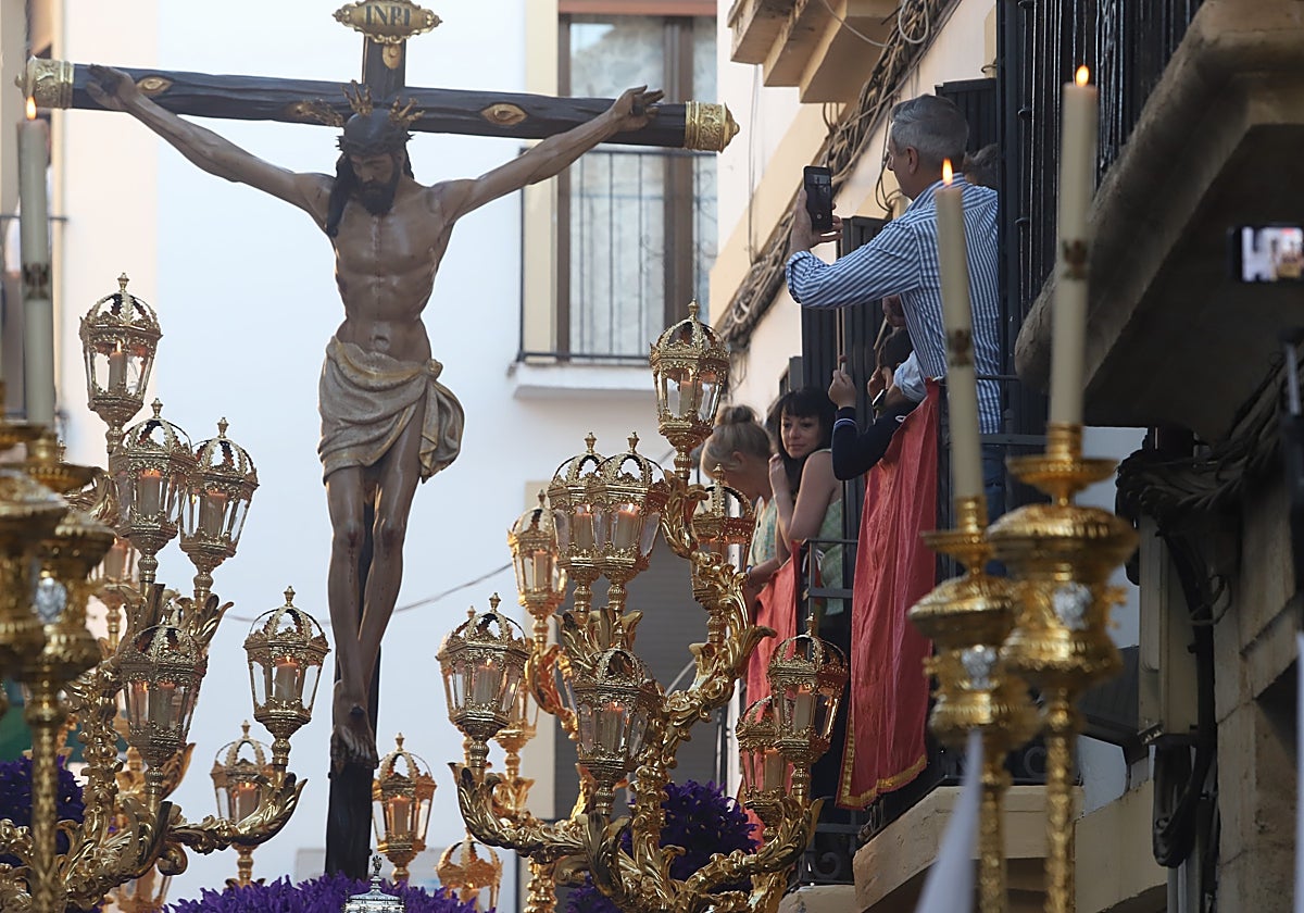 El Cristo de la Misericordia en los primeros compases de su estación de penitencia
