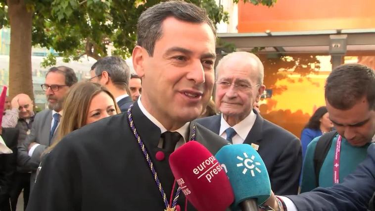 Moreno se "reencuentra" con la Semana Santa de Málaga como portador de trono de una hermandad