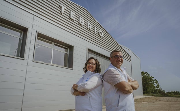 Los fundadores de Tebrio, Adriana Casillas y Sabas de Diego