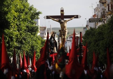 La identidad estética de la Caridad en su estación de penitencia, en imágenes