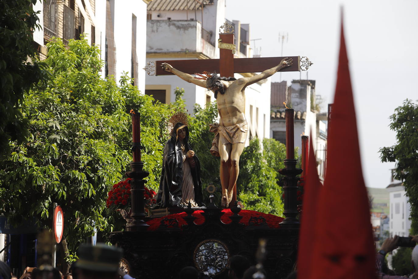 La identidad estética de la Caridad en su estación de penitencia, en imágenes