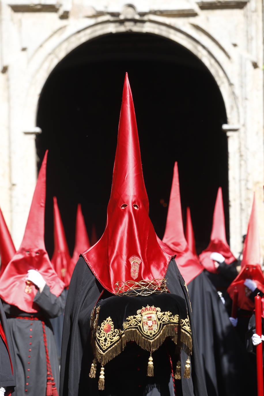 La identidad estética de la Caridad en su estación de penitencia, en imágenes