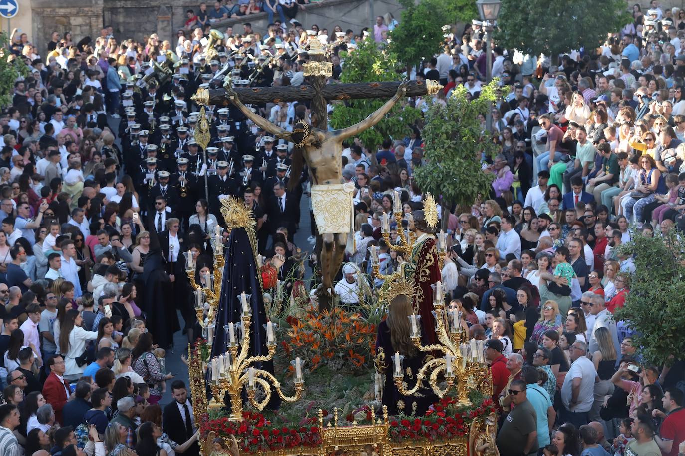 En imágenes, devoción honda al Cristo de Gracia