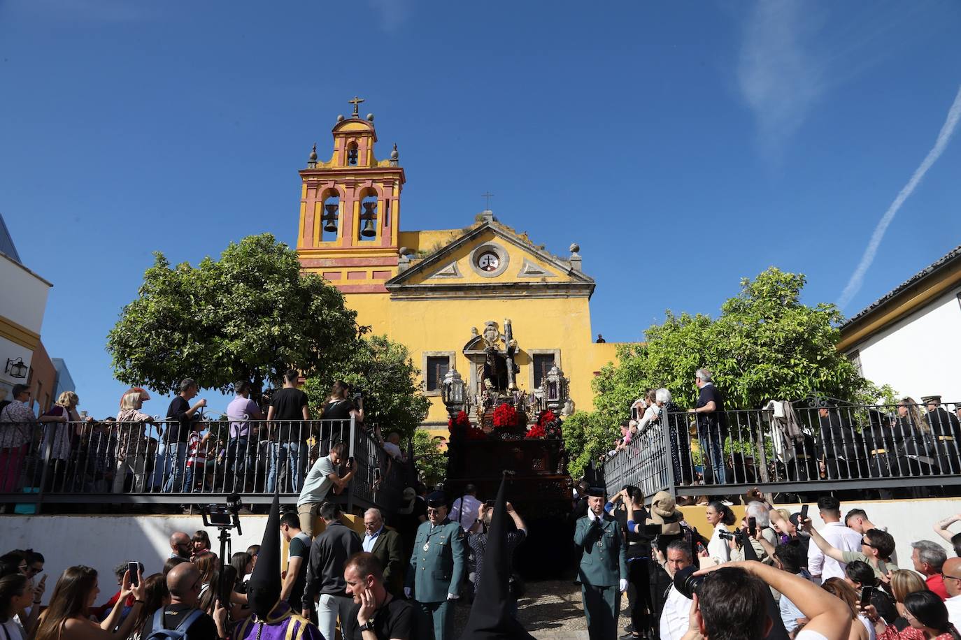 Las estampas del peso de los siglos en el Caído