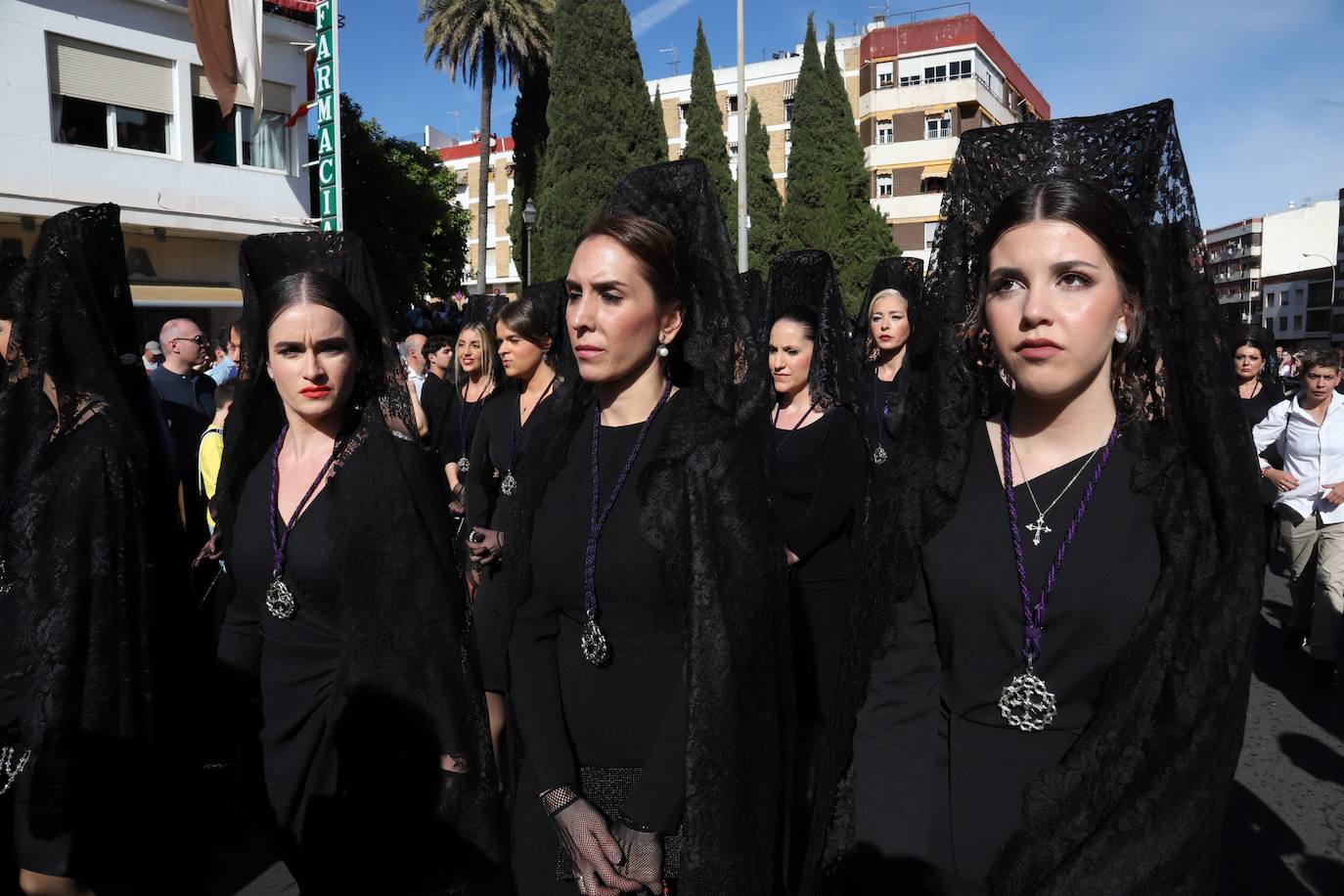 Las estampas del peso de los siglos en el Caído