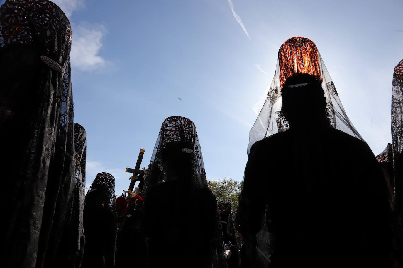 Las estampas del peso de los siglos en el Caído