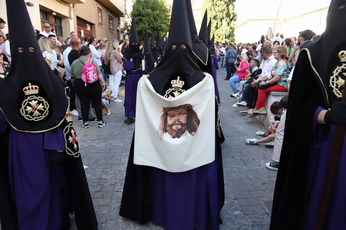 Las estampas del peso de los siglos en el Caído