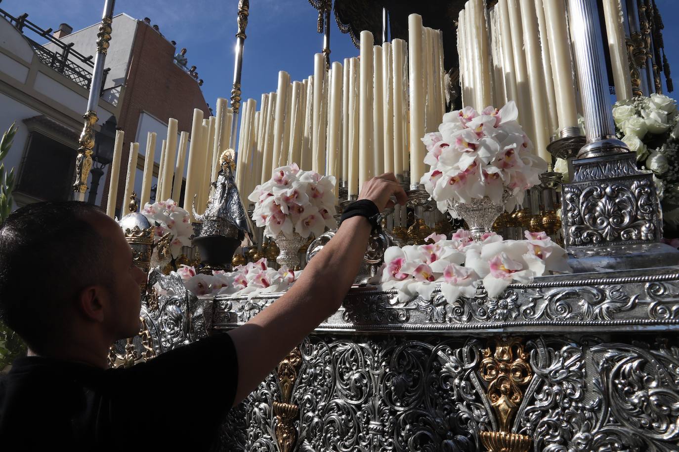 Las estampas del peso de los siglos en el Caído