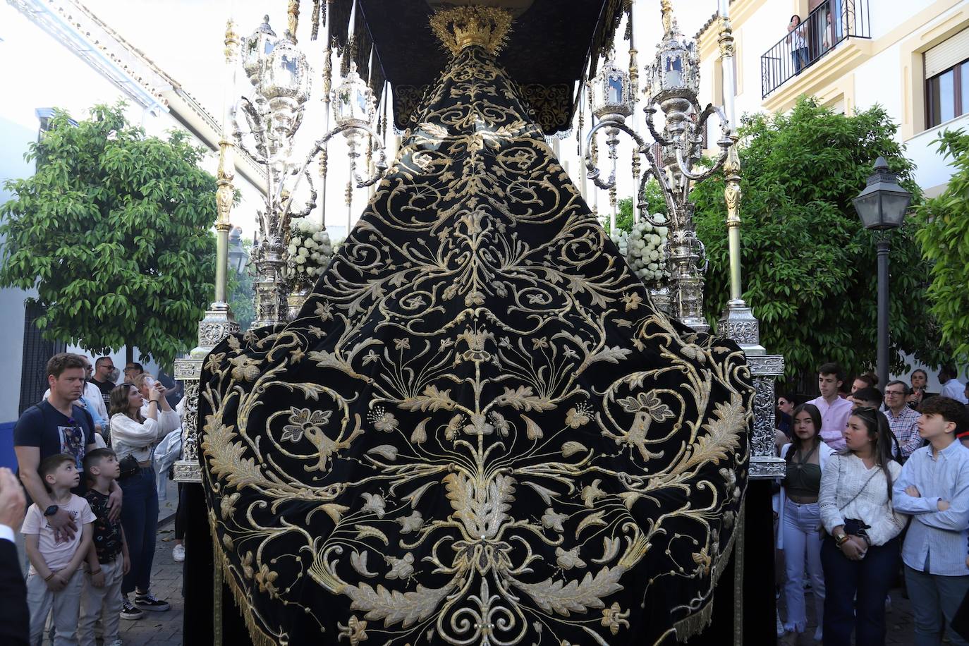 Las estampas del peso de los siglos en el Caído