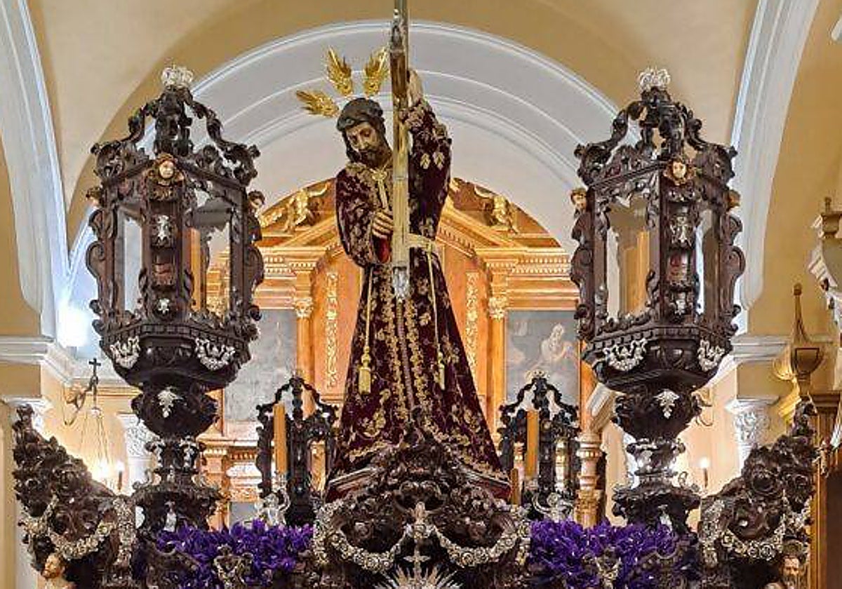 Jesús Nazareno, con sus nuevos faroles