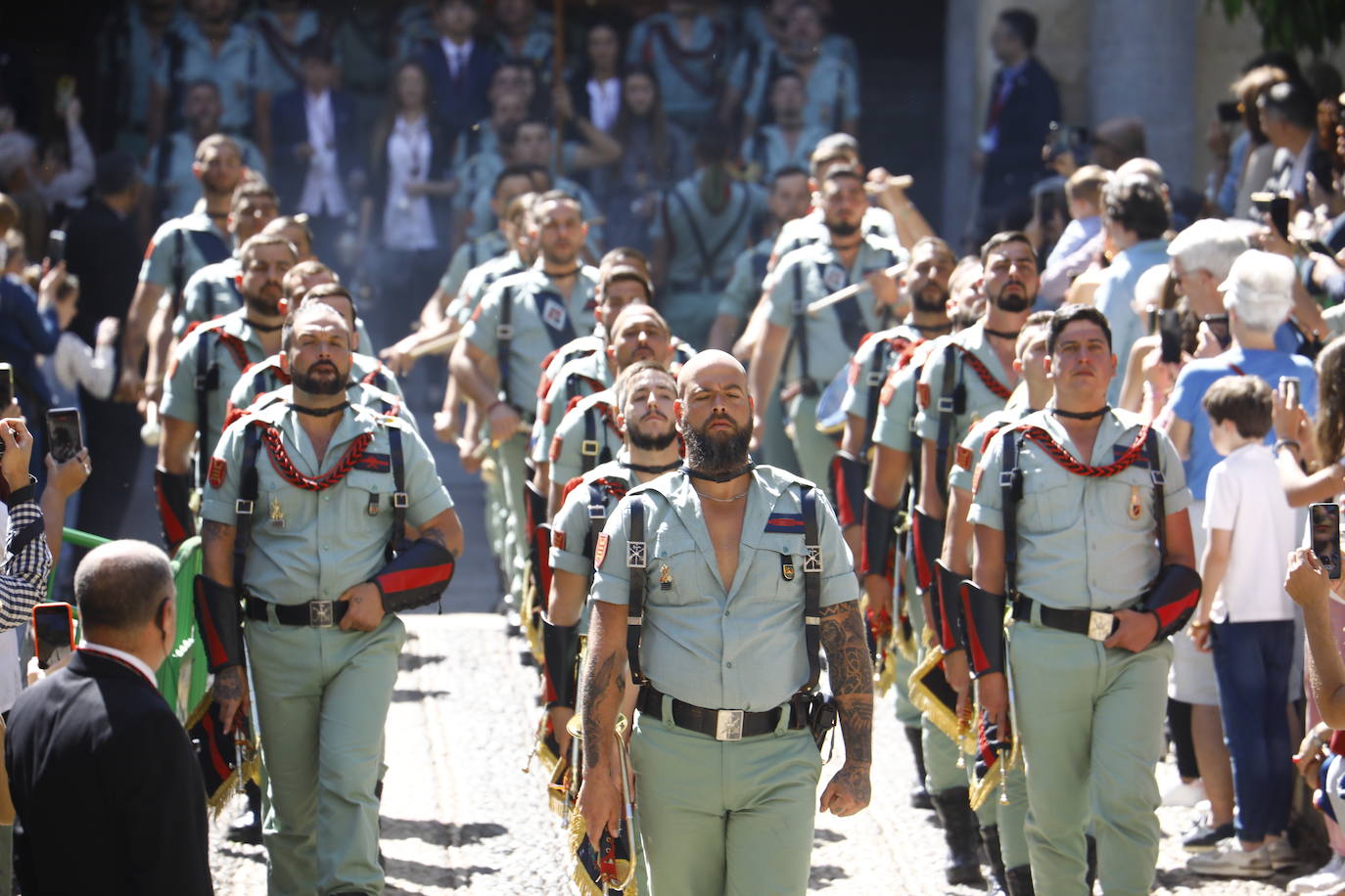 Semana Santa de Córdoba 2023 | El esperado vía crucis del Señor de la Caridad, en imágenes