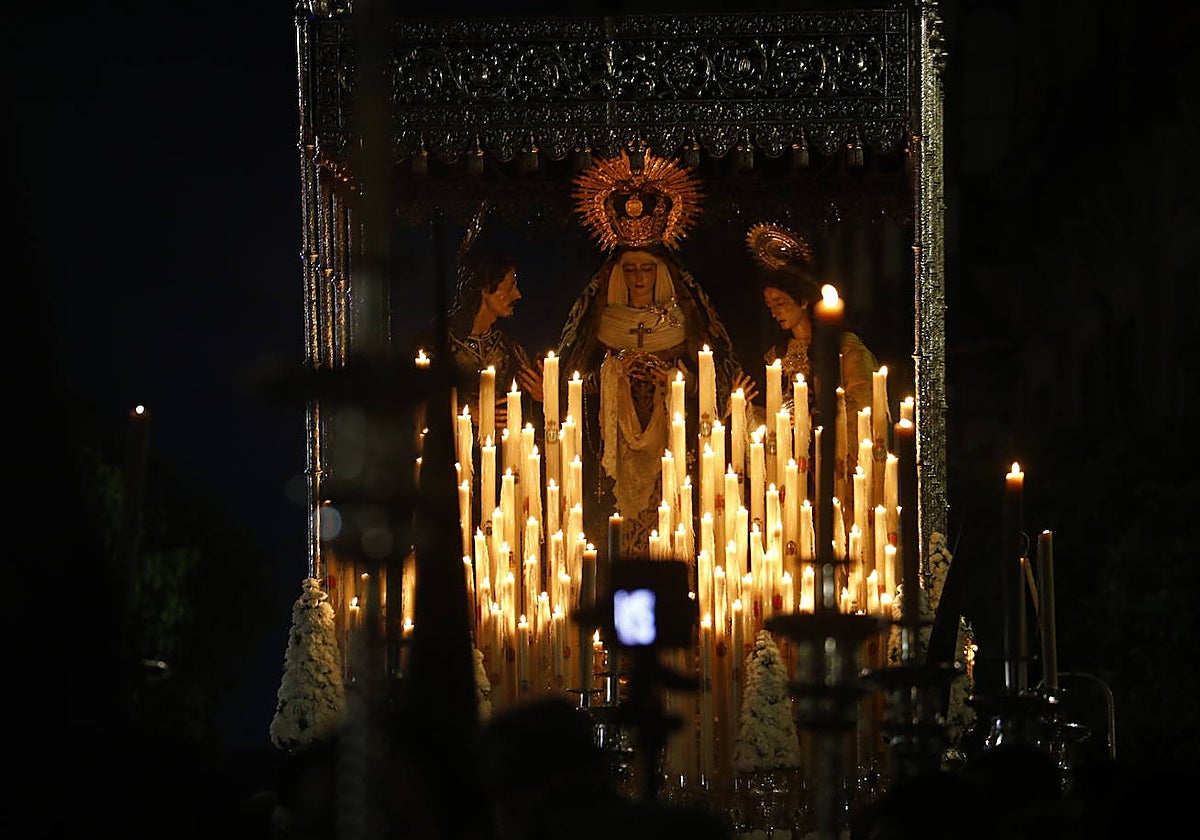 Nuestra Señora del Desconsuelo en su Soledad, en su paso de palio