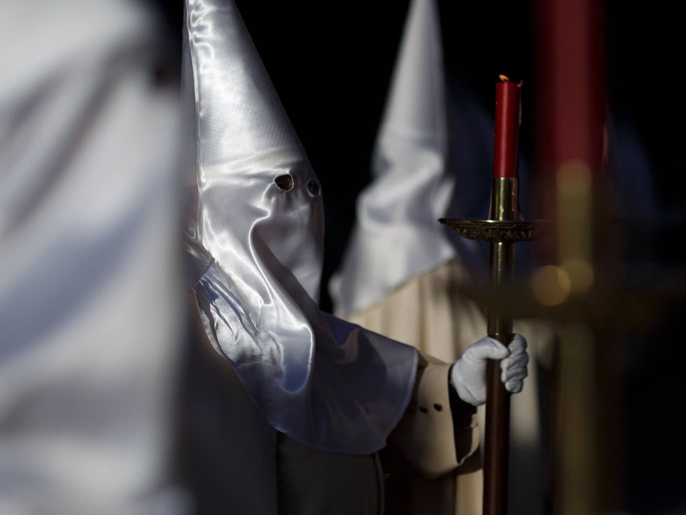 Cofrades, durante la Procesión General de Valladolid