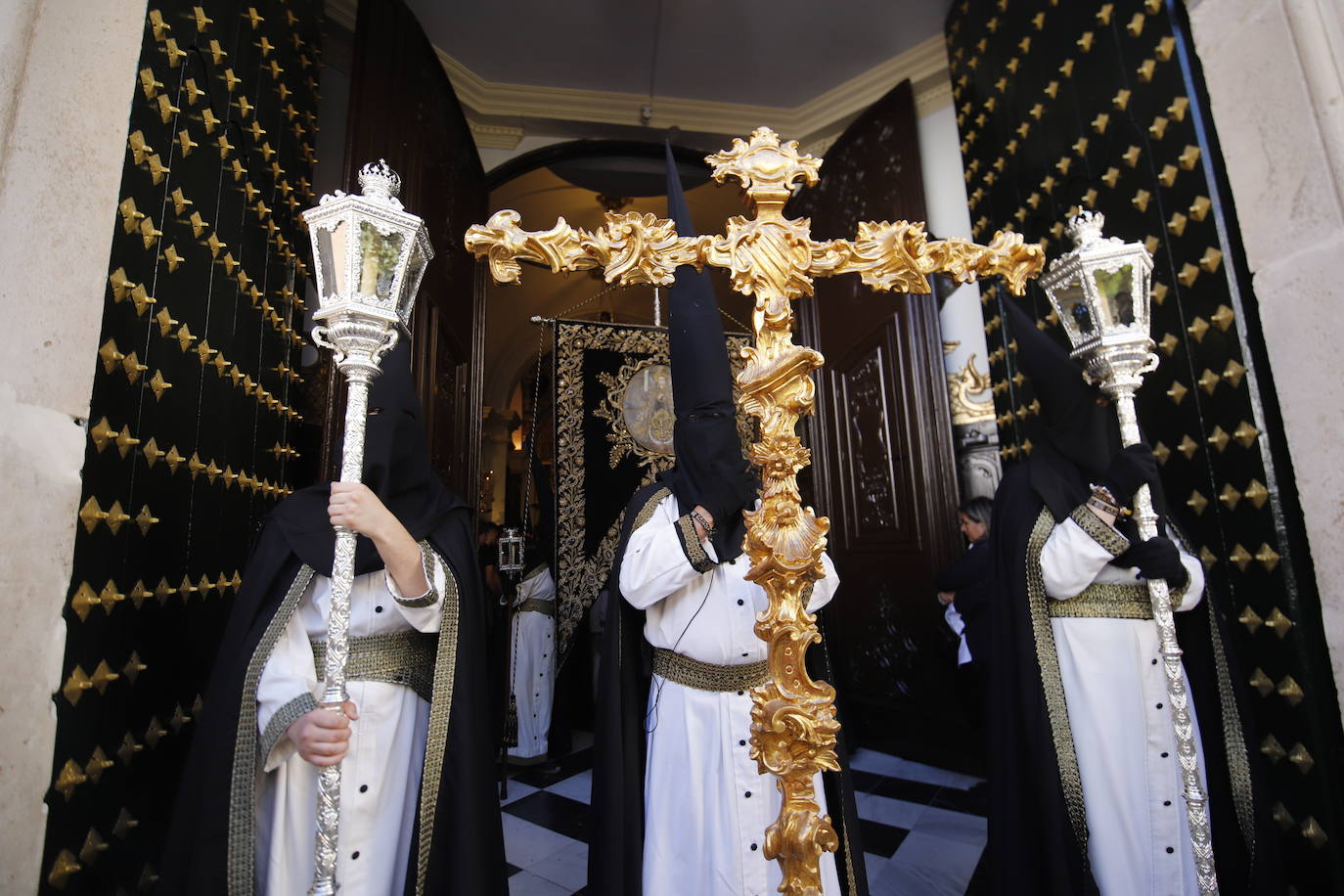 La emocionante procesión de la Virgen de la Soledad de Cabra, en imágenes