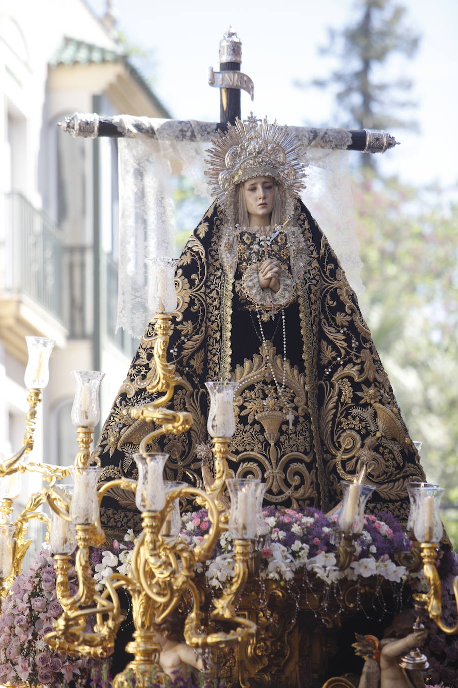 La emocionante procesión de la Virgen de la Soledad de Cabra, en imágenes