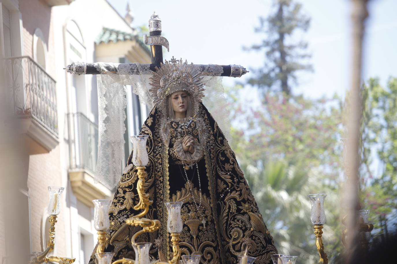 La emocionante procesión de la Virgen de la Soledad de Cabra, en imágenes