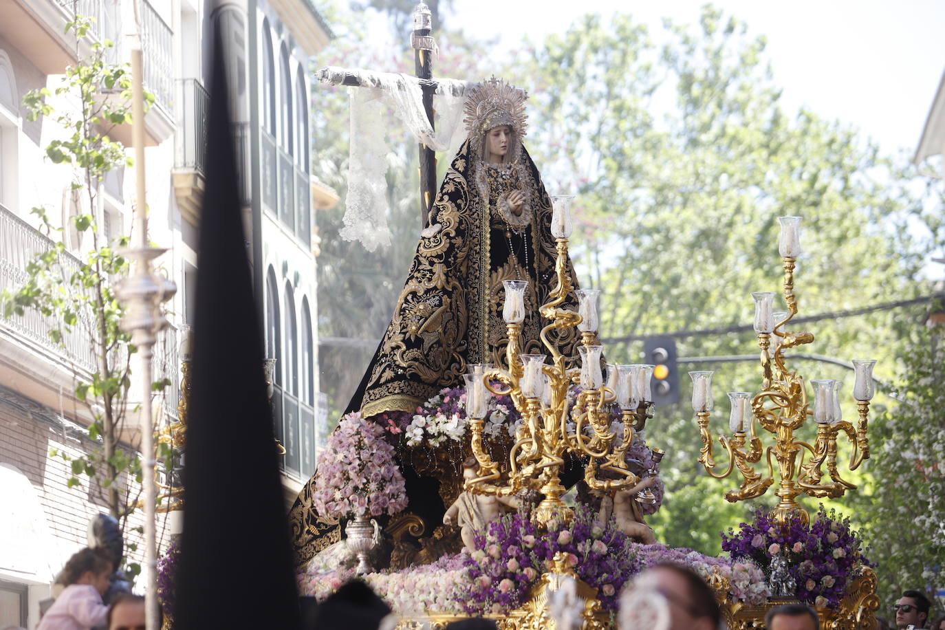 La emocionante procesión de la Virgen de la Soledad de Cabra, en imágenes