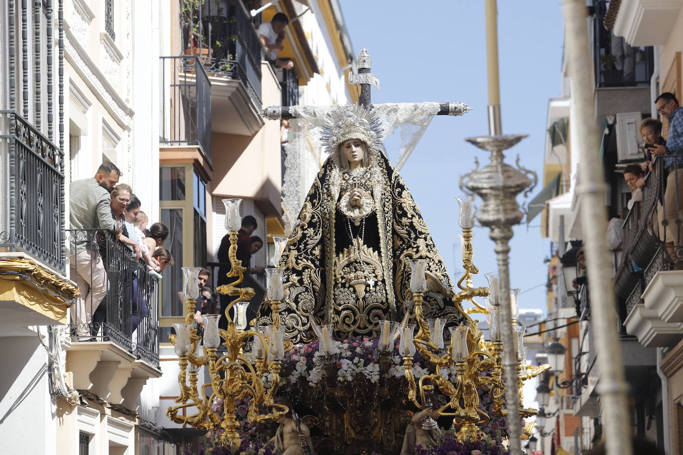 La emocionante procesión de la Virgen de la Soledad de Cabra, en imágenes