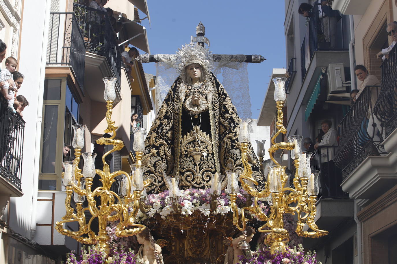 La emocionante procesión de la Virgen de la Soledad de Cabra, en imágenes