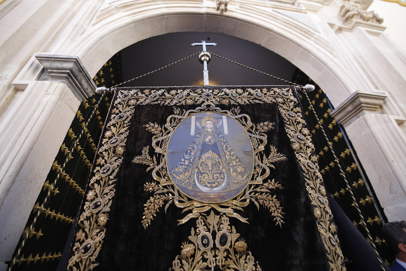 La emocionante procesión de la Virgen de la Soledad de Cabra, en imágenes