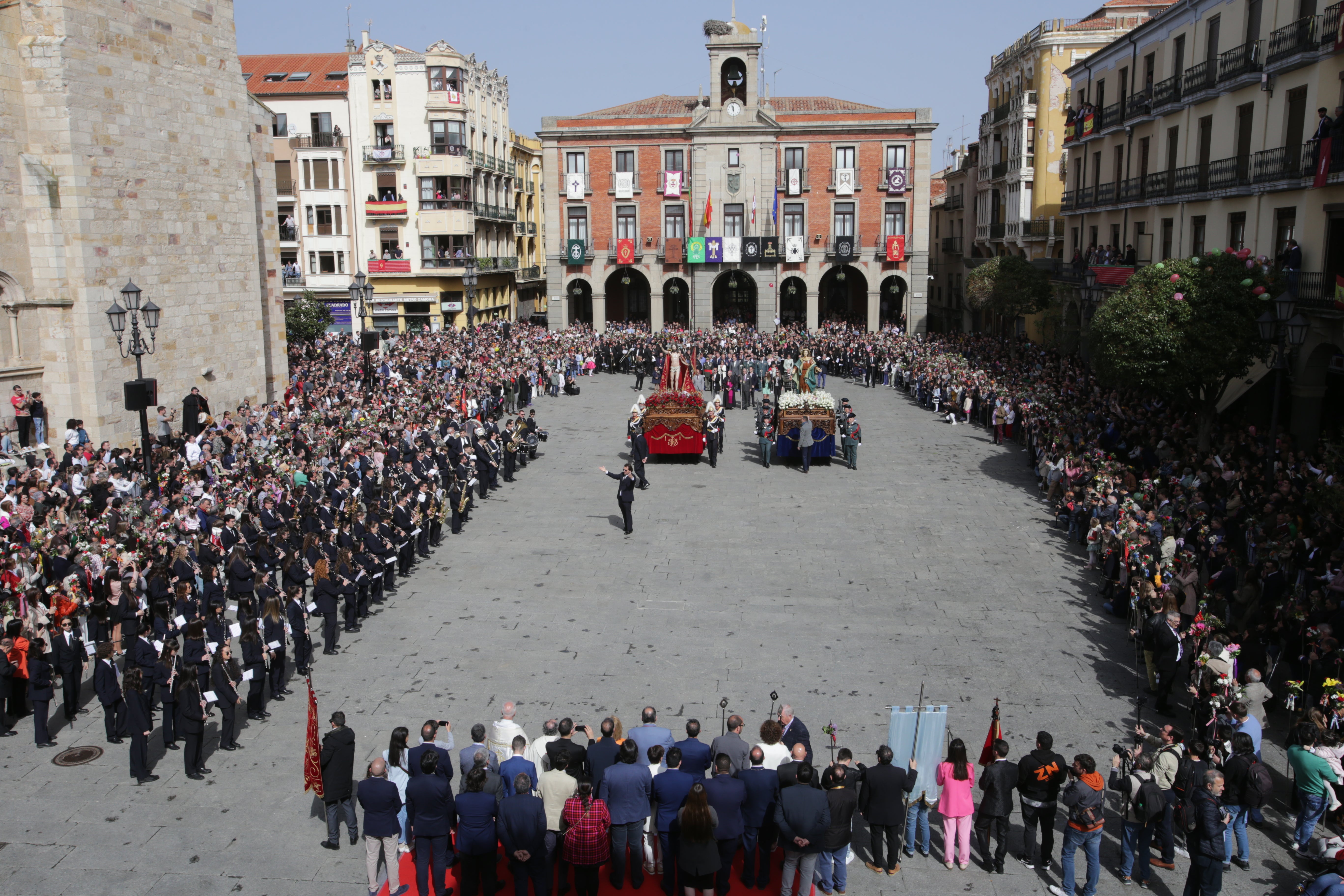 Zamora- Encuentro entre la Virgen y Jesús Resucitado en la Plaza Mayor