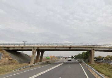 Dos heridos tras impactar contra el parabrisas una piedra desde un paso elevado en la A-62 en Valladolid
