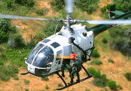 Rescatado en helicóptero un senderista perdido en Marbella