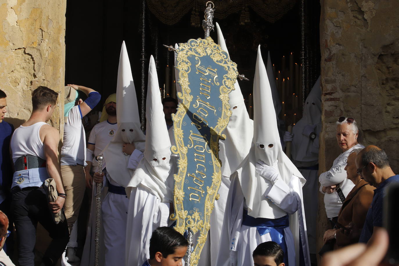 La Virgen de la Alegría recorre sola las calles de Córdoba, en imágenes