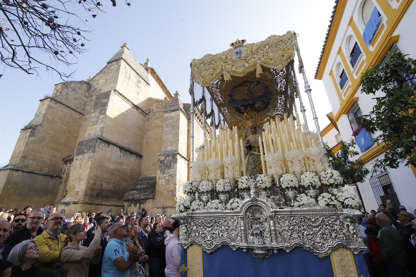 La Virgen de la Alegría recorre sola las calles de Córdoba, en imágenes