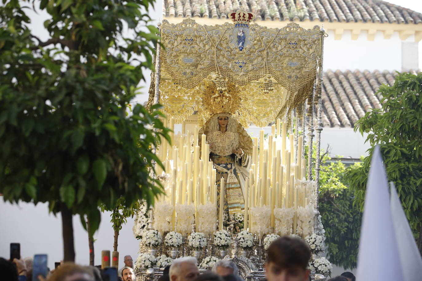 La Virgen de la Alegría recorre sola las calles de Córdoba, en imágenes