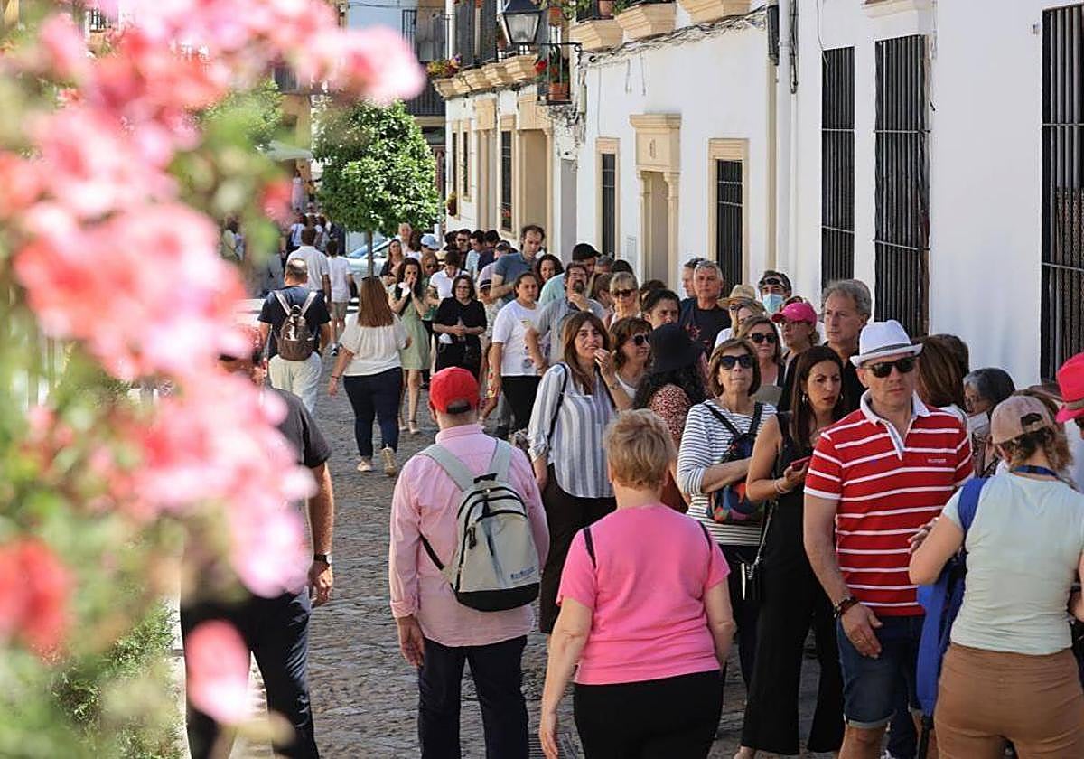 Cola para entrar en un patio de Córdoba en una imagen de archivo