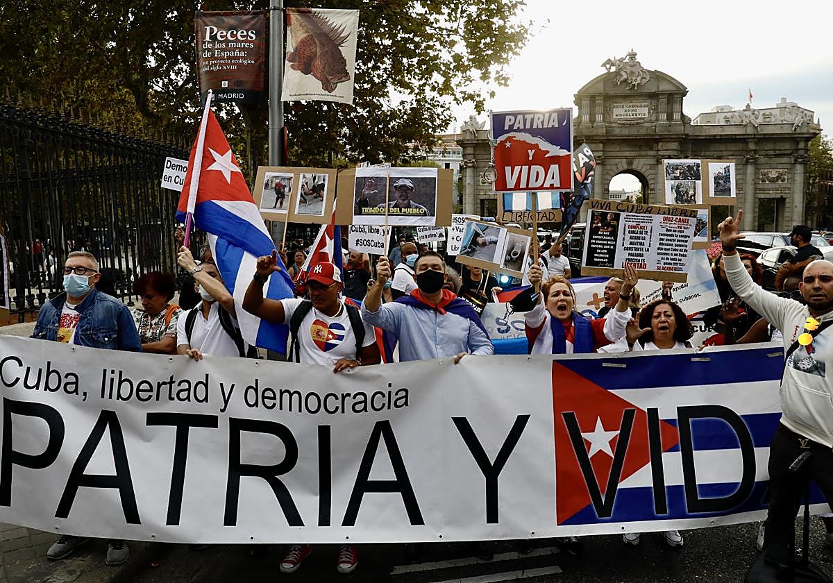 Disidentes cubanos, manifetándose contra la dictadura cubana en Madrid, en una foto de archivo