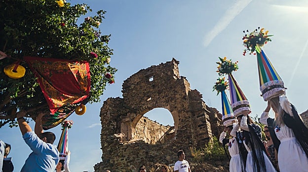 La Fiesta de las Móndigas, en Sarnago, junto a las ruinas de su iglesia