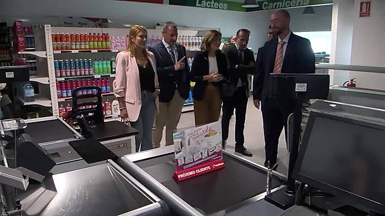 Rocío Blanco preside la firma de adhesión de Covirán a la Faecta