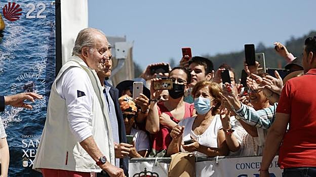 Don Juan Carlos a las puertas del Real Club Náutico