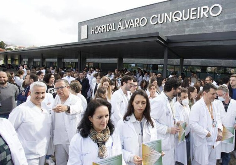 Solo el 14% de los profesionales secundan la huelga de médicos, según el Sergas