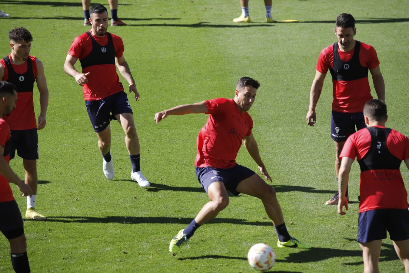 El primer entrenamiento de Manuel Mosquera al frente del Córdoba CF, en imágenes