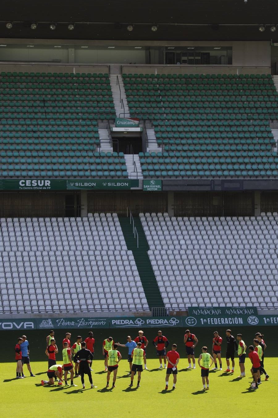 El primer entrenamiento de Manuel Mosquera al frente del Córdoba CF, en imágenes