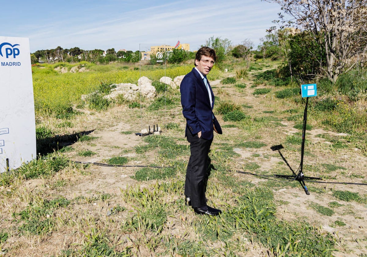 Almeida visita los terrenos de la antigua cárcel de Carabanchel