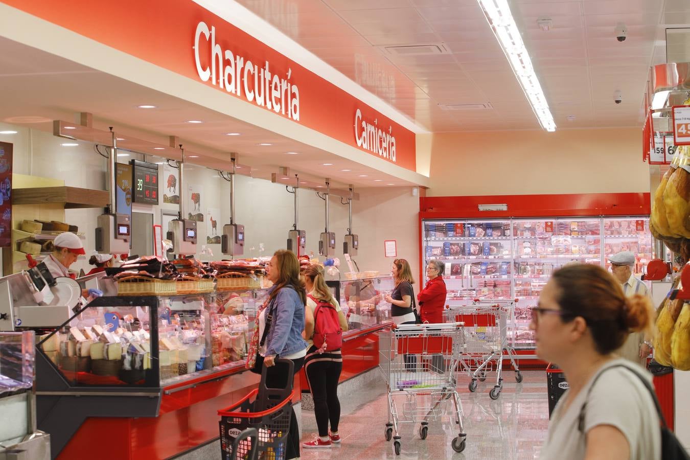 Fotos | Así es el nuevo supermercado de Deza en Córdoba