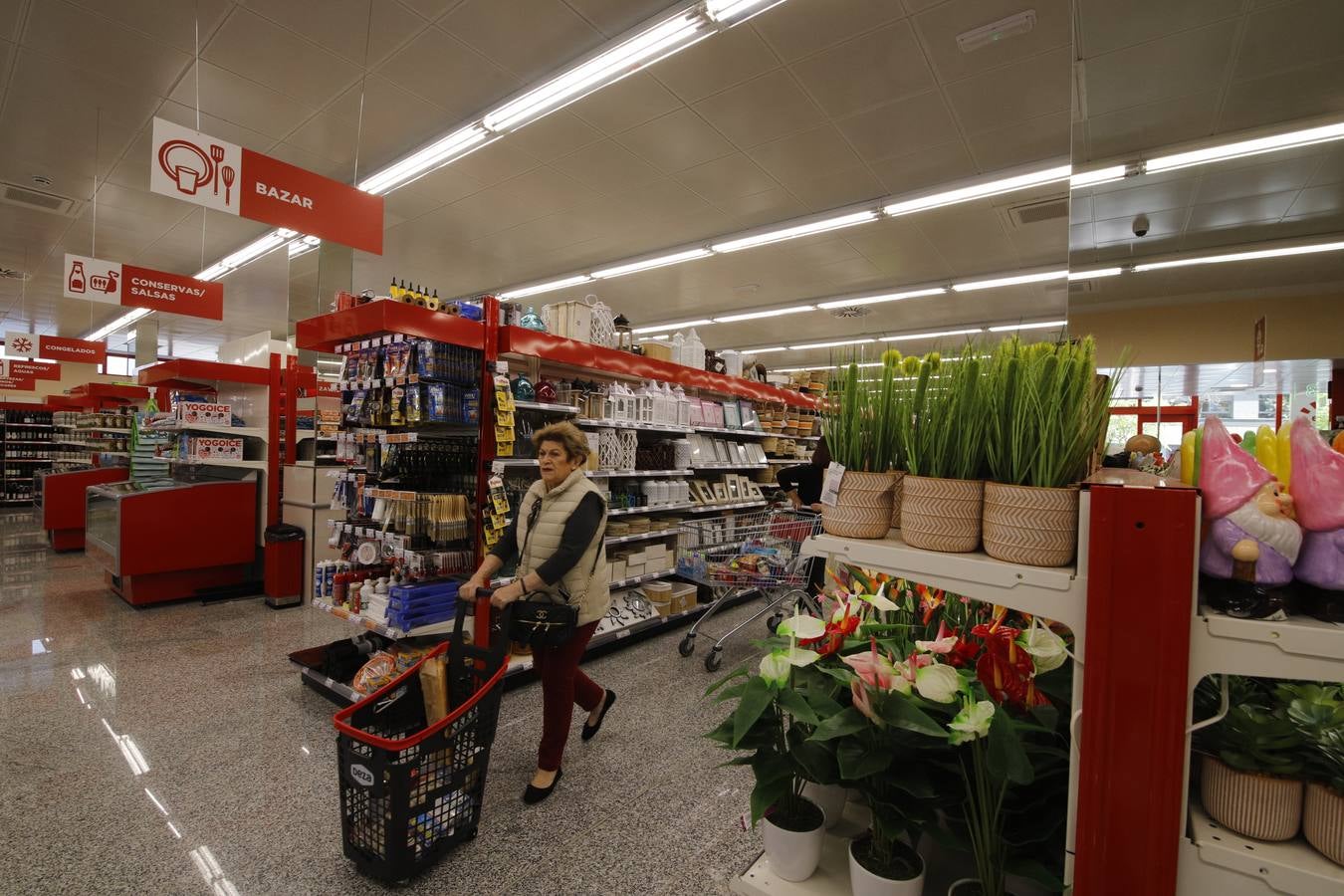 Fotos | Así es el nuevo supermercado de Deza en Córdoba