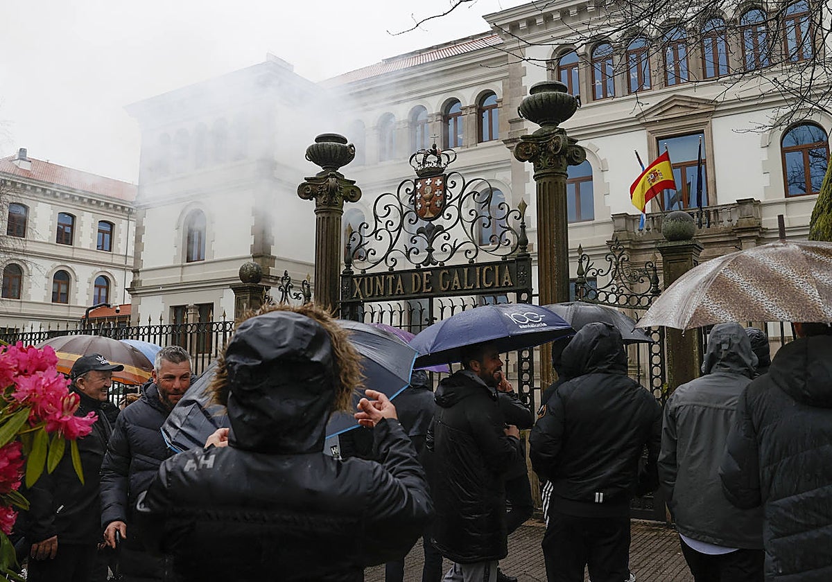 Los bateeiros, durante una protesta en San Caetano